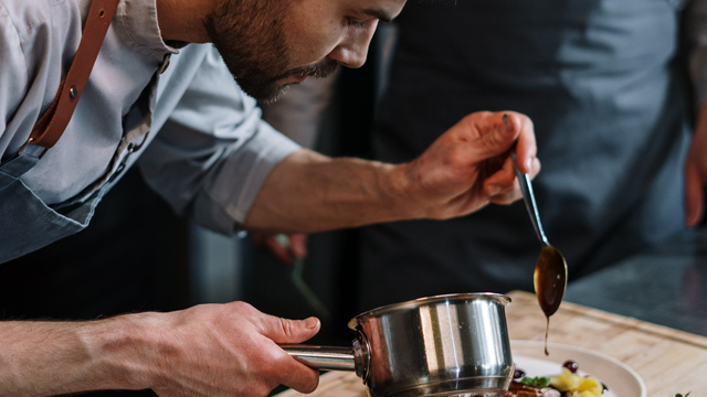 plating food in a cooking class