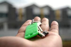 house keys in a hand