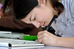 RCC student in drawing class