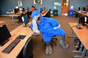 ossie at a computer lab on riverside campus of rcc